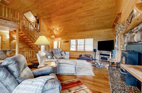 Vanderbilt House | Steps to Sturgeon River! Dog-Friendly Nature Haven