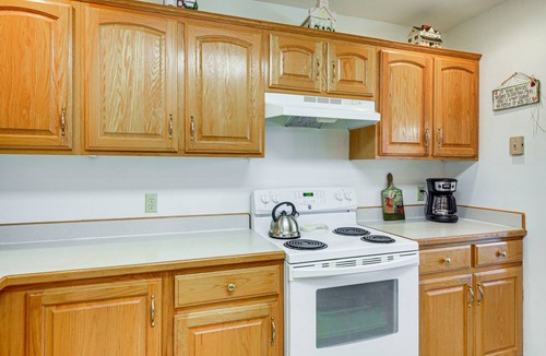 Stockton House | Stockton Home w/Deck & Gas Grill ~ 1 Mi to Lake!