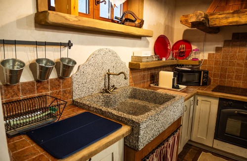 Roncone Apartment | Studio 'Alfio's Alpen Suite' with Shared Garden and Wi-Fi
