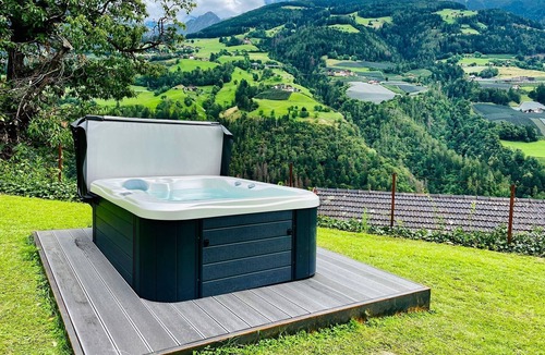 Rifiano Apartment | Studio 'Alivo Living Apartment Olivia' with Mountain View, Shared Terrace and Wi-Fi