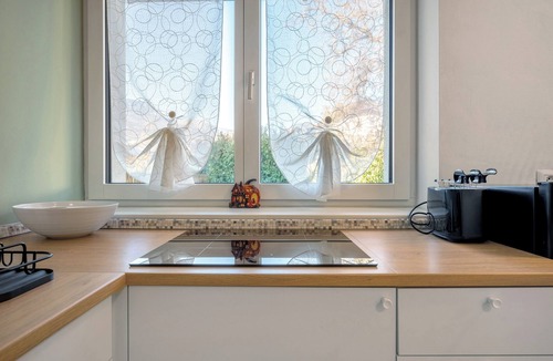 Terlano Apartment | Studio Apartment 'Esther House' with Mountain View, Private Garden and Wi-Fi