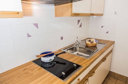Lana Apartment | Studio Apartment 'Ferienwohnung Lanz 3' with Mountain View, Private Garden and Wi-Fi