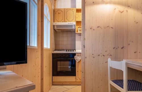 Ponte Arche Apartment | Studio Apartment 'Monolocale Turiterme' with Mountain View and Balcony