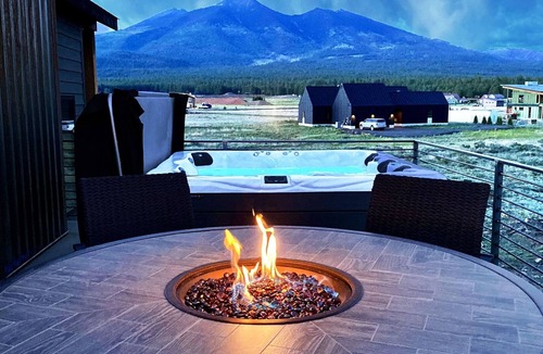 Fort Valley House | Stunning Mountain Views w/Hot Tub, A/C & Heated Floors at Base of Snowbowl