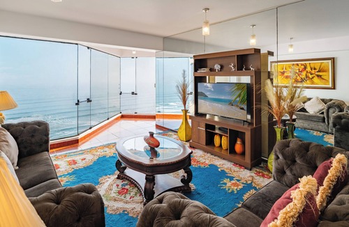 Miraflores Apartment | Stunning Panoramic Ocean Views in Miraflores | Near Larcomar