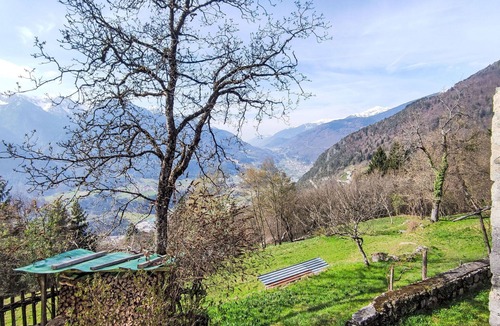 Preore House | Stunning private villa for 6 people with TV, patio, pets allowed and panoramic view