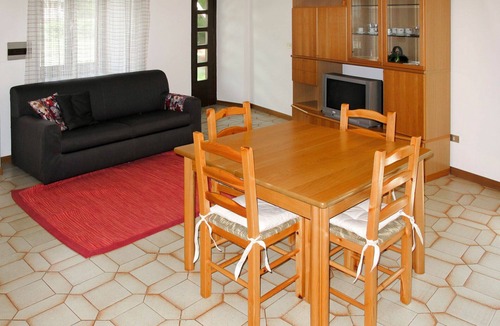 Calceranica al Lago House | Stunning villa for 6 guests with TV, patio and parking