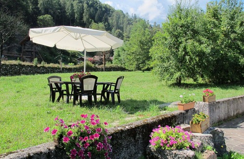 Calceranica al Lago House | Stunning villa for 6 guests with TV, patio and parking