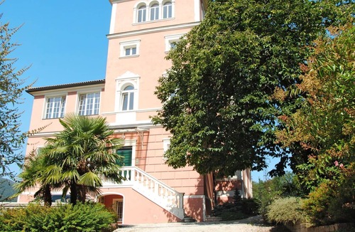 Susa Villa | Stunning villa for 6 guests with WIFI, TV, patio and parking