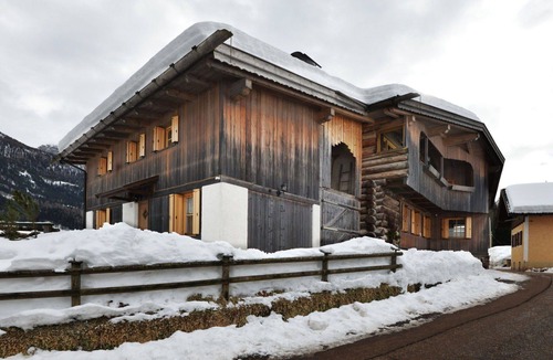 Soraga Villa | Stunning villa for 5 guests with WIFI, TV, panoramic view and parking