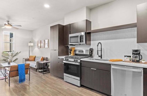 La Buena Vida Apartment | Stunning Westgate CozySuites by the stadium w/pool 4