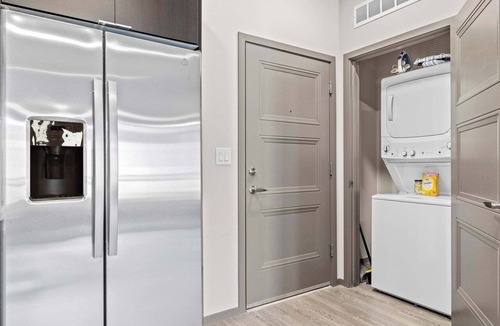 La Buena Vida Apartment | Stunning Westgate CozySuites by the stadium w/pool 4