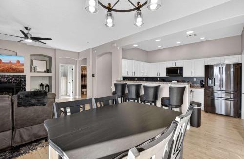 Talon Retreat House | Stylish 2BR and 2BA Private Condo Getaway