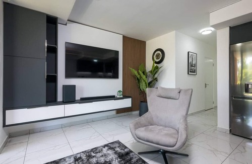 La Mercy Apartment | Stylish and Slick Sibaya E214