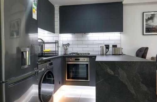 Hillhead Apartment | Stylish and Slick Sibaya E214 with Inverter