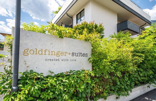 Lana Apartment | Stylish Apartment “Goldfinger Unique Suite” with Mountain View and Pool