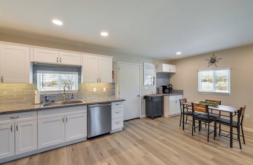 Maricopa Cottage | Stylish Maricopa Cottage w/Mtn Views & Grill!