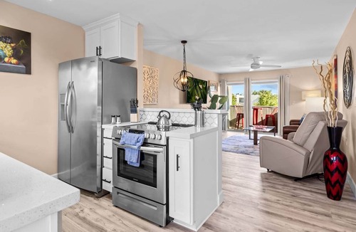 South Scottsdale Condo | Stylish Old Town Scottsdale Condo| Pool| Wifi