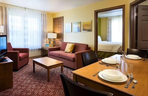 Shea Business Park Hotel | Stylish Suites With Kitchen, Pool, Short Drive To Echo Canyon Recreation!