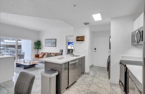 Midtown Apartment | Subtle 2 Bed in Edgewater near Downtown With Free Parking