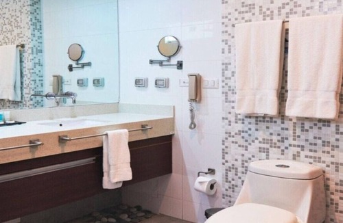 Asia Hotel | Suite Matrimonial King and living Room at VPX Hotel