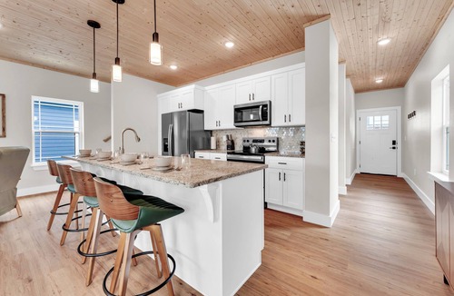 Indian Point Cabin | Summer Specials!-Brand New! 1 Mile to SDC, 2 Arcades, Private Hot Tub, 2 Pools