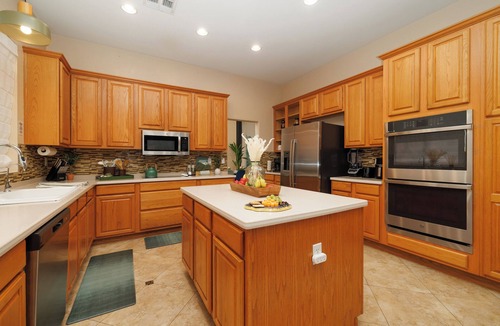 Kensington Grove House | Summer Staycation, World Cup & Wedding HQ: Perfect for AZ Athletic Grounds