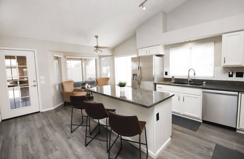 Superstition Springs House | Sun-Soaked 4BR Retreat Pool + Chill Backyard