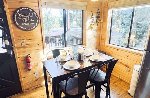 Heber Cabin | Sunflower - Pet Friendly Escape to Rim Country w/Hot Tub