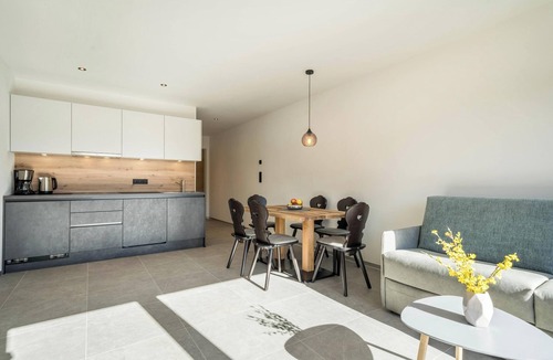 Lana Apartment | "Sunnig - Apartment Abendsonne" with Mountain View, Balcony & Wi-Fi