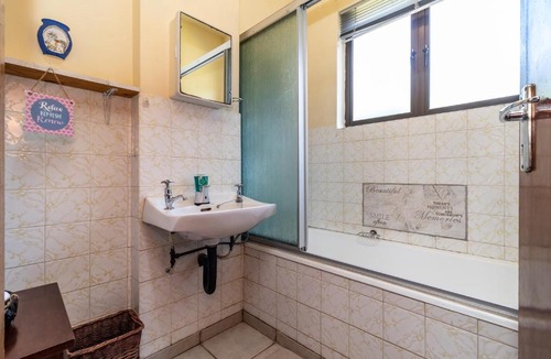 Illovo Beach Apartment | Sunny Tides - Wifi - Pet Friendly
