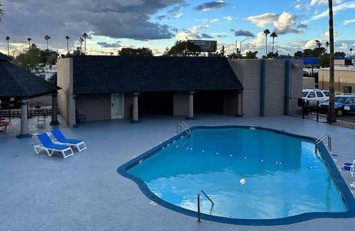 Mesa Hotel | Super 8 by Wyndham Mesa Downtown Near Convention Center