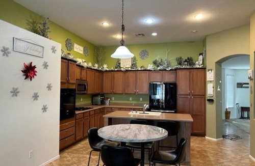 Rovey Farm Estates House | ☀️Super Bowl Ready!☀️ private home, short walk to stadium.