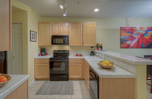 Superstition Lakes Condo | Superstition Lakes 1st Floor Condo: Lake & Sunrise Views, Gated Comm Heated POOL/SPA, Walk to Mall