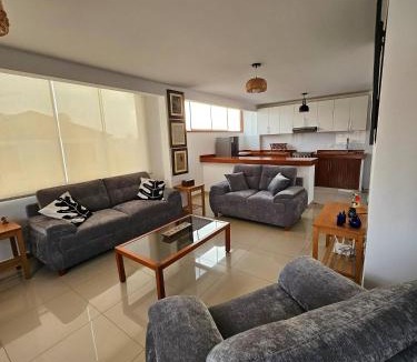 Punta Negra House | Surfers Paradise - Casa Caro MBI
