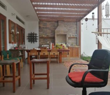 Punta Negra House | Surfers Paradise - Casa Caro MBI