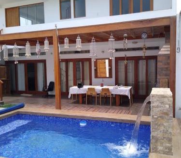 Punta Negra House | Surfers Paradise - Casa Caro MBI