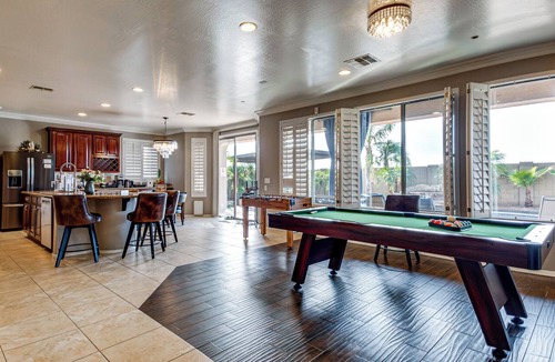 Palm Valley House | Swim-Up Bar & Games! Ultimate Goodyear Group Stay