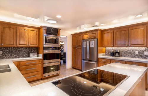 Sundown Manor House | SWSS 7BR Group Estate | Pool, Sport Court, Hot Tub, Bunkhouse & Games