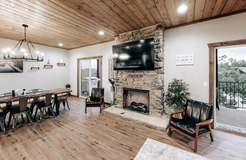 Indian Point House | Table Rock Lake Luxury Resort Lodge - Boat Slip