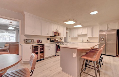 Tempe House | Tempe 4 Bdrm w/Game Room and Coffee/Espresso Bar!