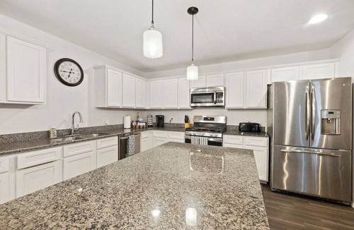 Tempe House | Tempe Delight-Heated Pool, Sport Court & King Beds