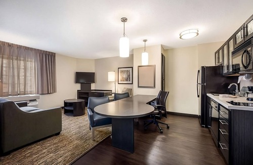 Tempe Hotel | Tempe's Hidden Gem! 4 Spacious Units, Full Kitchen, Seasonal Pool, Pets Allowed!
