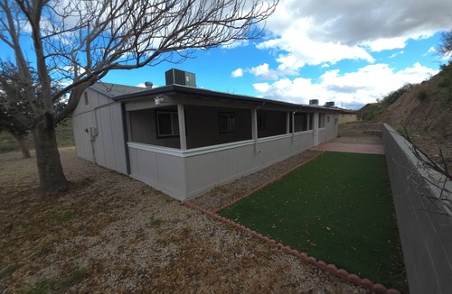 Globe House | Terrific 3-bedroom house with AC in charming Globe
