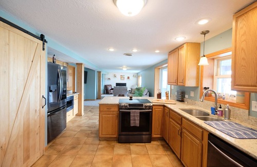 Forest Lake House | The Boathouse 4 Bed 2 1/2 Bath Lake Home