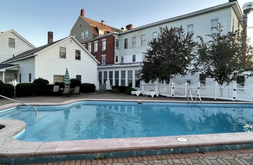 Brandon Hotel | The Brandon Inn - Family Suite For Four