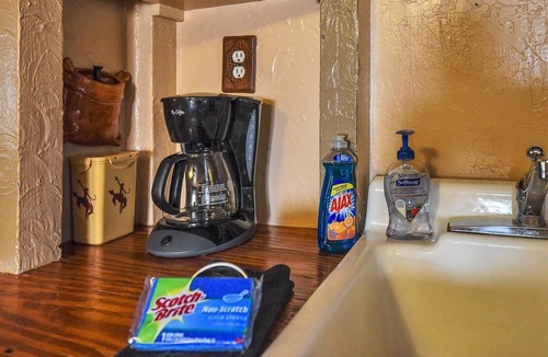 Parks Cabin | The Bunk House | Historic Cabin | Firepit | Pet-Friendly | Near Grand Canyon