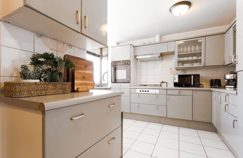 Santiago Apartment | The Cave - Spacious apartment in front of Arauco Park