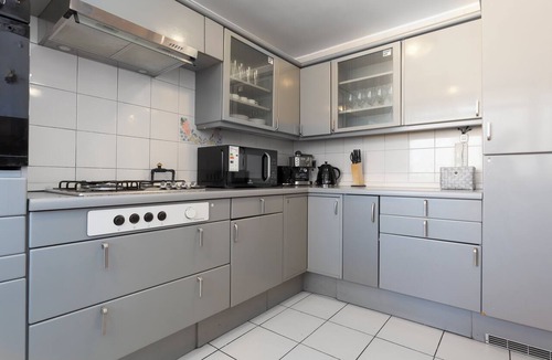 Santiago Apartment | The Cave - Spacious apartment in front of Arauco Park