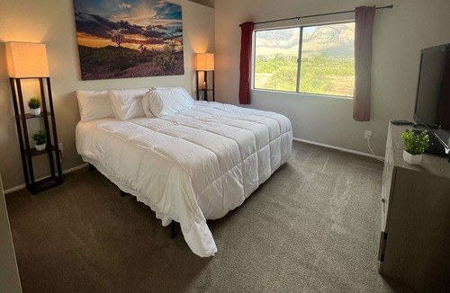 Oro Valley House | The Desert Oasis at #LambertPark: 4BD, Mountain Views, Gym, Pool & Spa, Pool Table, Cotton Bedding